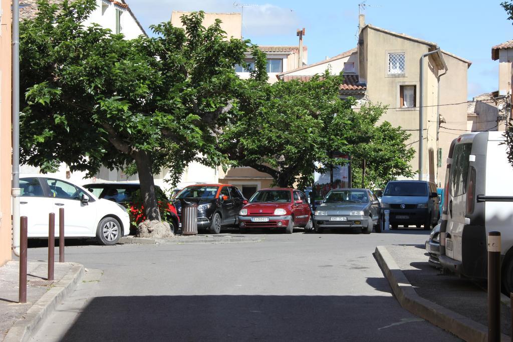 Studio De Charme Avec Sa Terrasse En Plein Coeur De Ville LʼIsle-sur-la-Sorgue Eksteriør billede