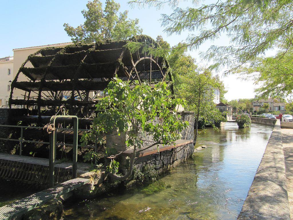 Studio De Charme Avec Sa Terrasse En Plein Coeur De Ville LʼIsle-sur-la-Sorgue Eksteriør billede