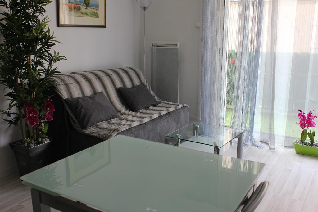 Studio De Charme Avec Sa Terrasse En Plein Coeur De Ville LʼIsle-sur-la-Sorgue Eksteriør billede