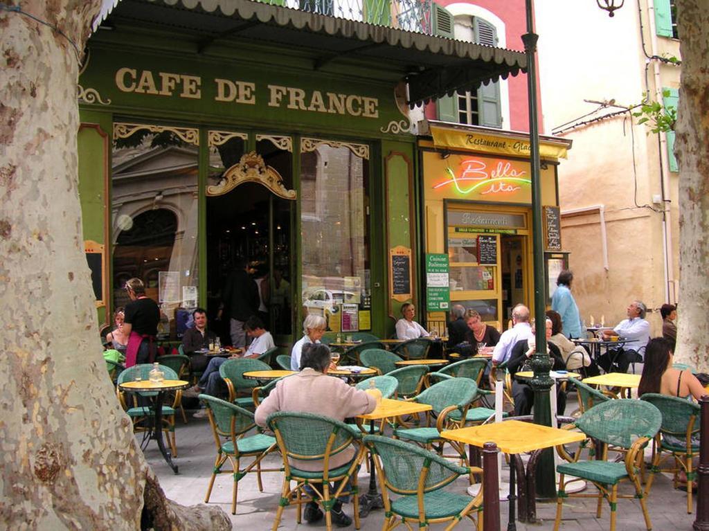 Studio De Charme Avec Sa Terrasse En Plein Coeur De Ville LʼIsle-sur-la-Sorgue Eksteriør billede